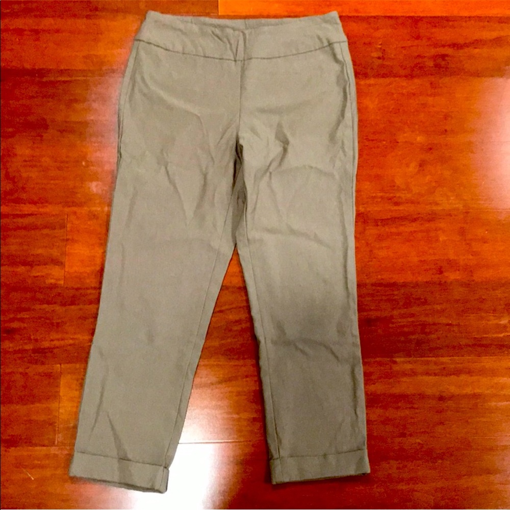 LAST CALL🌺 Tribal Pull-On Capri Pants, Khaki Color, 8